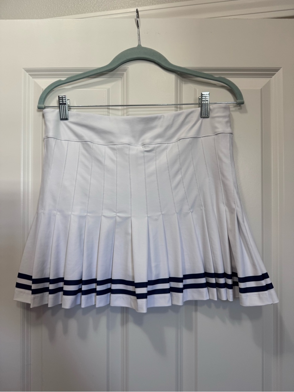 Smith and Quinn White Pleated Tennis Skirt with Navy Stripe size M